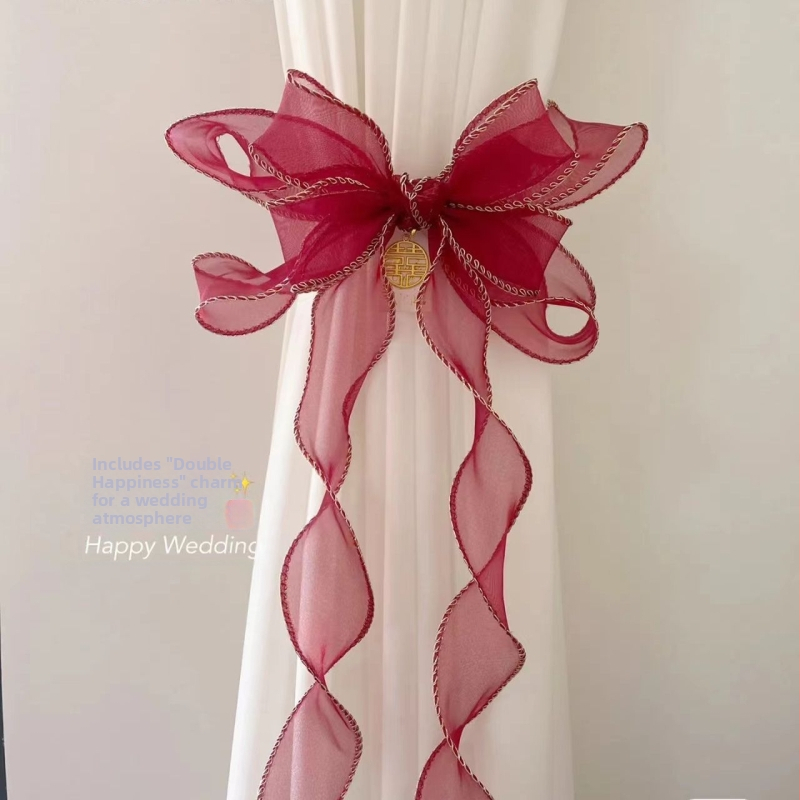 Užuolaidų kilpelės su šilko gėlių lanku – universalus stilius