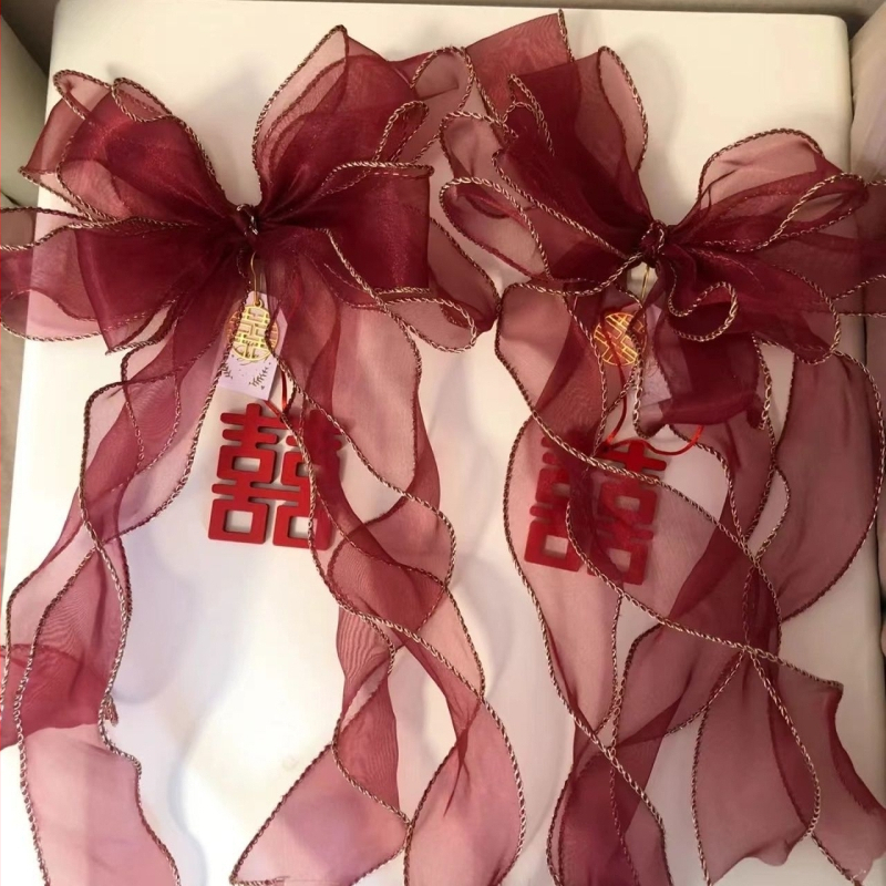 Užuolaidų kilpelės su šilko gėlių lanku – universalus stilius