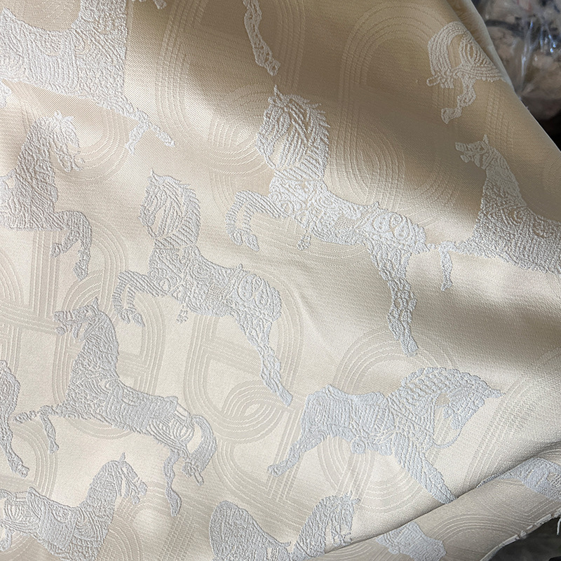 Poliesterio Jacquard užuolaidų audinys, pusapšvietimas 40–70%, tinkamas kampiniams langams ir grindų iki lubų langams, augalų ir gėlių raštas