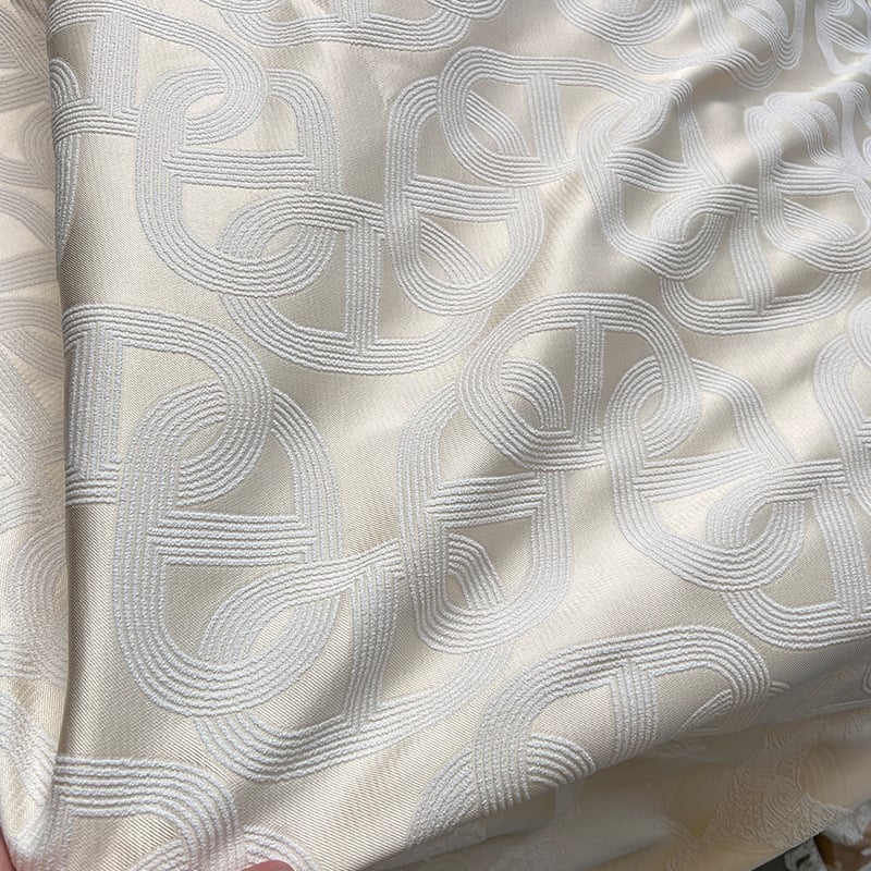 Poliesterio Jacquard užuolaidų audinys, pusapšvietimas 40–70%, tinkamas kampiniams langams ir grindų iki lubų langams, augalų ir gėlių raštas