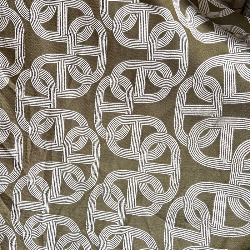 Poliesterio Jacquard užuolaidų audinys, pusapšvietimas 40–70%, tinkamas kampiniams langams ir grindų iki lubų langams, augalų ir gėlių raštas