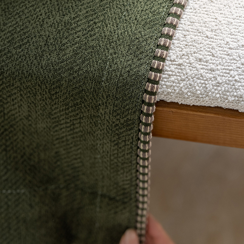 Medvilnės-linų džakardo užuolaidos tamsinimo funkcija 71–90%; modernus minimalistinis stilius; tinka įvairių tipų langams; montavimas įmanomas