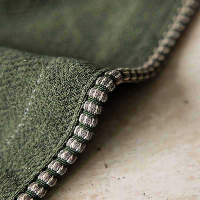 Medvilnės-linų džakardo užuolaidos tamsinimo funkcija 71–90%; modernus minimalistinis stilius; tinka įvairių tipų langams; montavimas įmanomas