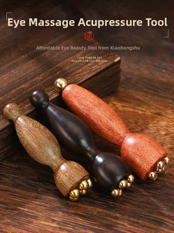 Bronzas sejas masieris ar acu akupunktūras instrumentu un sandaļkoku