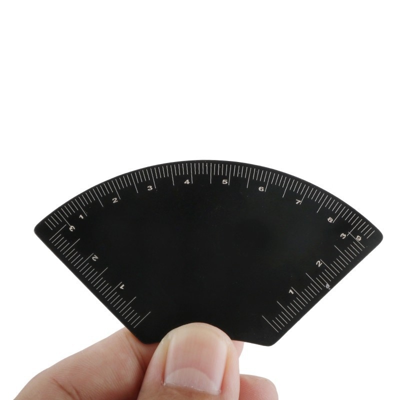 Unealtă de trasare a sprâncenelor cu riglă metalică, poziționare cu trei puncte pentru design precis al sprâncenelor (Origine: Guangzhou)