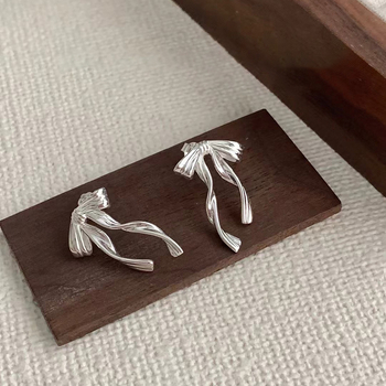 Auskarai su kaspinu ir kutais, nišinis dizainas, 925 sidabro smeigtukas