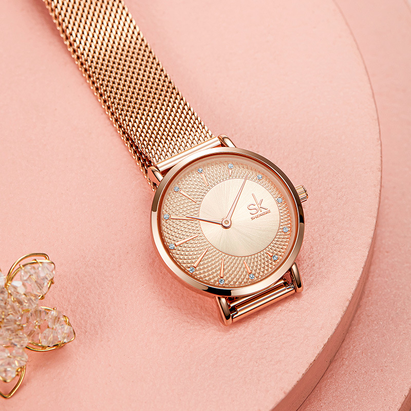 Дамски часовник с циферблат с диамантен модел и винтидж мотив на обков, стоманен мрежест ремък, кварцов механизъм Miyota PC21, Япония, водоустойчивост 30 м