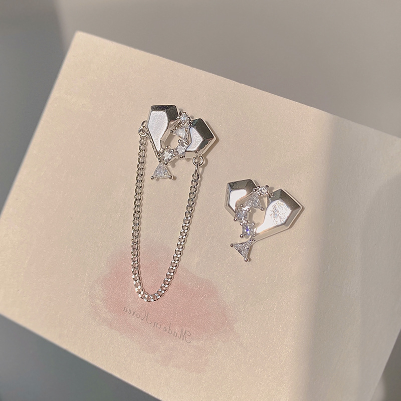 Kõrvarõngad - asümmeetriline ahelaga armastus disain, südamemotiiv, vask, elektroplaadimine, Yiwu päritolu