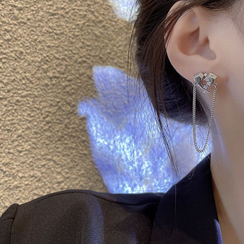 Auskarai - asimetrinis grandinės meilės dizainas, širdies motyvas, varis, elektroplatavimas, kilmė Yiwu