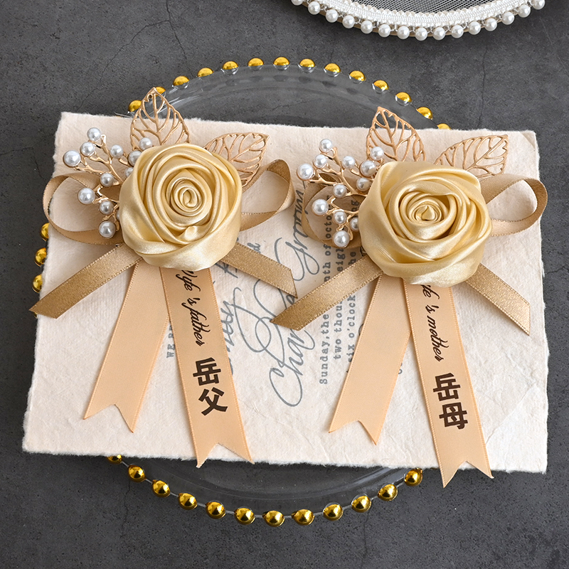 Kinų stiliaus vestuvinė boutonnière rinkinys — šilko gėlės jaunikiui, nuotakai, liudytojams ir pabroliams, šeimos komplektas