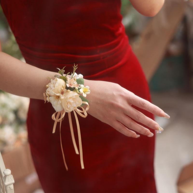 Pērlēm veidots rokas zieds, meža stils