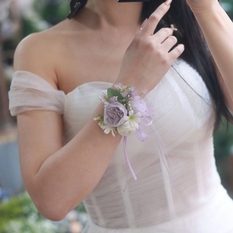 Pērlēm veidots rokas zieds, meža stils