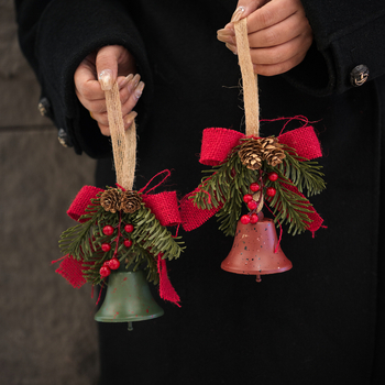 Висулка за Коледно дърво: камбанка, панделка и шишарка, минималистичен стил, метална изработка, Bolin