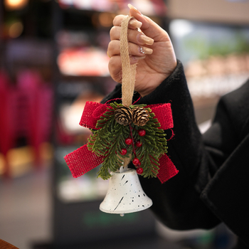 Висулка за Коледно дърво: камбанка, панделка и шишарка, минималистичен стил, метална изработка, Bolin