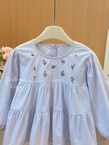 Cămașă de fetițe din bumbac, mânecă lungă, cusături cu mici flori, guler rotund, stil casual, primăvara 2025