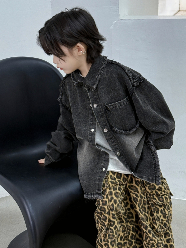 Berniukų džinsinė marškiniai-jack, laisvalaikio stilius, kaubojo audinys, raidžių atspaudas, vienos eilės užsegimas