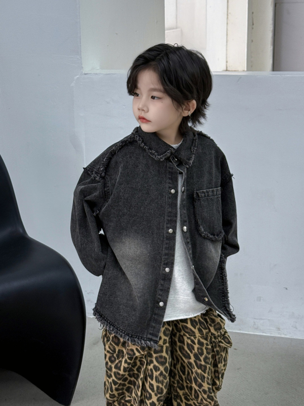 Berniukų džinsinė marškiniai-jack, laisvalaikio stilius, kaubojo audinys, raidžių atspaudas, vienos eilės užsegimas