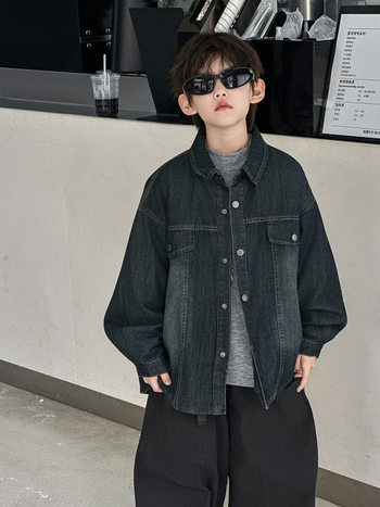 Παιδικό τζιν πουκάμισο-τζάκετ, μακριά μανίκια, γιακάς με πέτο, ύφασμα 72% βαμβάκι, 28% πολυεστέρας, παχυσμένο ύφασμα, φθινόπωρο 2025