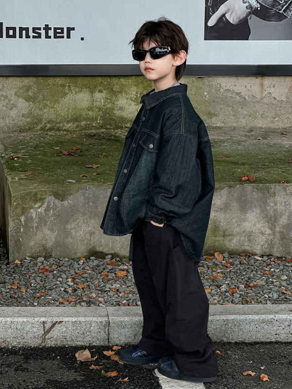 Παιδικό τζιν πουκάμισο-τζάκετ, μακριά μανίκια, γιακάς με πέτο, ύφασμα 72% βαμβάκι, 28% πολυεστέρας, παχυσμένο ύφασμα, φθινόπωρο 2025