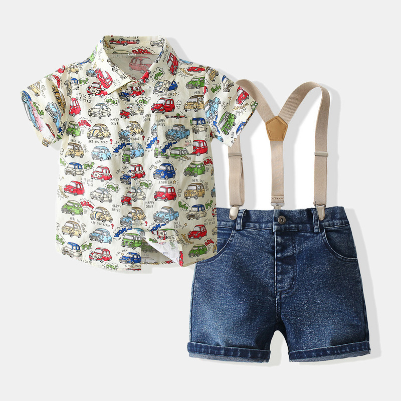 Costum pentru copii trei piese pentru băieți: cămașă din bumbac cu mânecă scurtă și imprimeu mașină, șort denim cu bretele, pentru vârsta 3–8 ani.