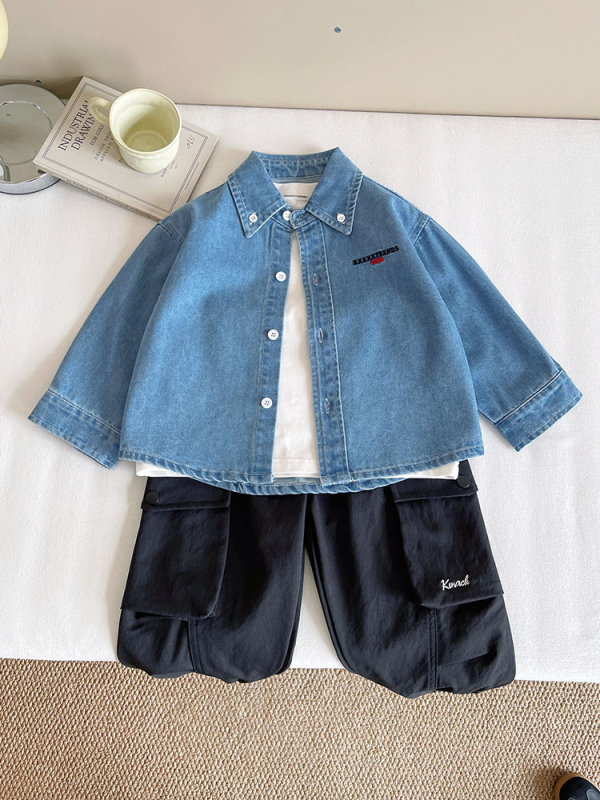 Детска деним риза в корейски стил, яка, дълги ръкави, буквено принт върху едноцветна тъкан, 70% памук / 20% регенерирана целулоза / 10% полиестер, есен 2025