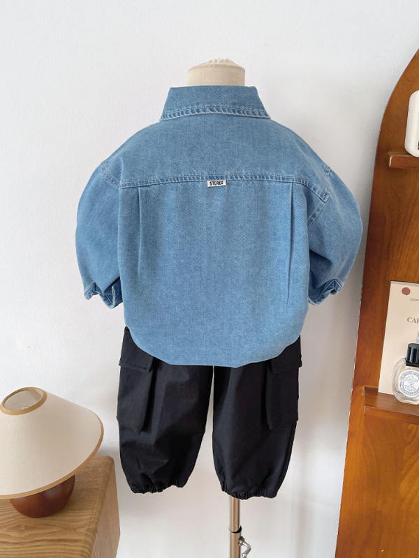 Детска деним риза в корейски стил, яка, дълги ръкави, буквено принт върху едноцветна тъкан, 70% памук / 20% регенерирана целулоза / 10% полиестер, есен 2025