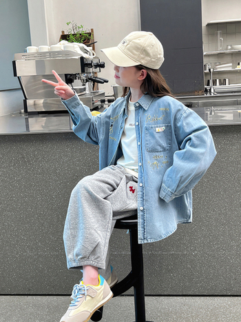 Детска деним риза, корейски стил, дълъг ръкав, яка тип лапел, принт с букви