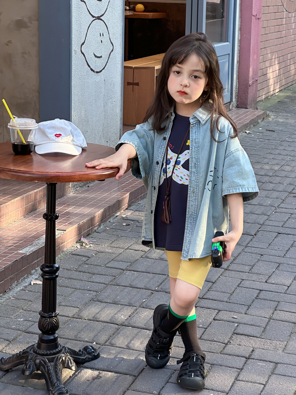 Детска деним риза с изтъркан ефект, къс ръкав, корейски стил, памук 100%, печат с букви