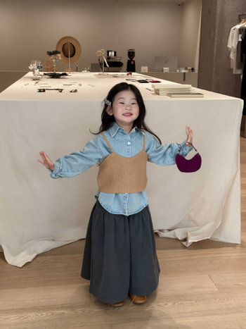 Детски дънков двукомпонентен комплект за момичета: корейски стил, топ с презрамки + деним риза; квадратно деколте, дълги ръкави, едноцветен деним, есен 2025.