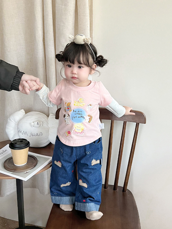 Jeans copii din denim – talie elastică, croi larg, model animale/desene animate, 63,7% bumbac, pentru fete 1–3 ani, primăvara 2025