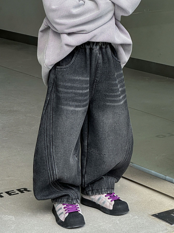 Poiste džinsid koreai stiilis flisvoodriga, väline materjal 100% puuvill, vooder 100% polüester, keskmise kõrgusega vöökoht, sobib 3–8-aastastele