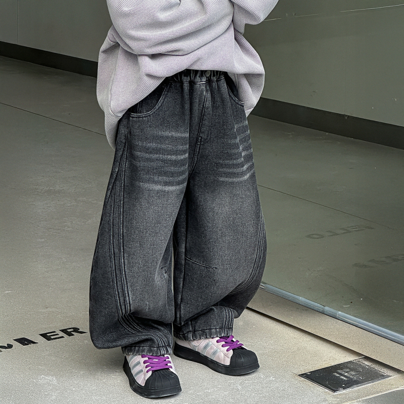 Poiste džinsid koreai stiilis flisvoodriga, väline materjal 100% puuvill, vooder 100% polüester, keskmise kõrgusega vöökoht, sobib 3–8-aastastele