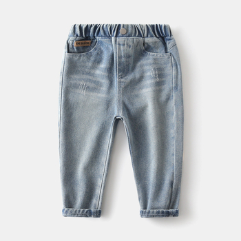 Dječje traperice u korejskom stilu – denim s 66,8% pamuka, 17,5% recikliranih vlakana, 15,7% poliestera; niska struka, elastični pojas; jedne boje; za dječake 3–8 godina; proljeće i jesen; branda WAPYPY
