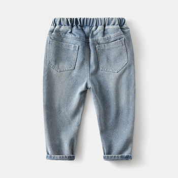 Dječje traperice u korejskom stilu – denim s 66,8% pamuka, 17,5% recikliranih vlakana, 15,7% poliestera; niska struka, elastični pojas; jedne boje; za dječake 3–8 godina; proljeće i jesen; branda WAPYPY