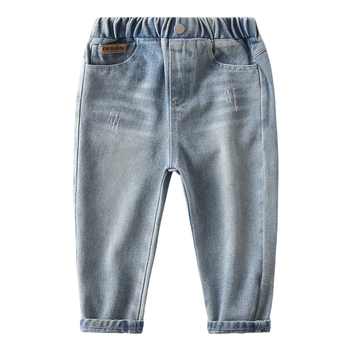 Dječje traperice u korejskom stilu – denim s 66,8% pamuka, 17,5% recikliranih vlakana, 15,7% poliestera; niska struka, elastični pojas; jedne boje; za dječake 3–8 godina; proljeće i jesen; branda WAPYPY