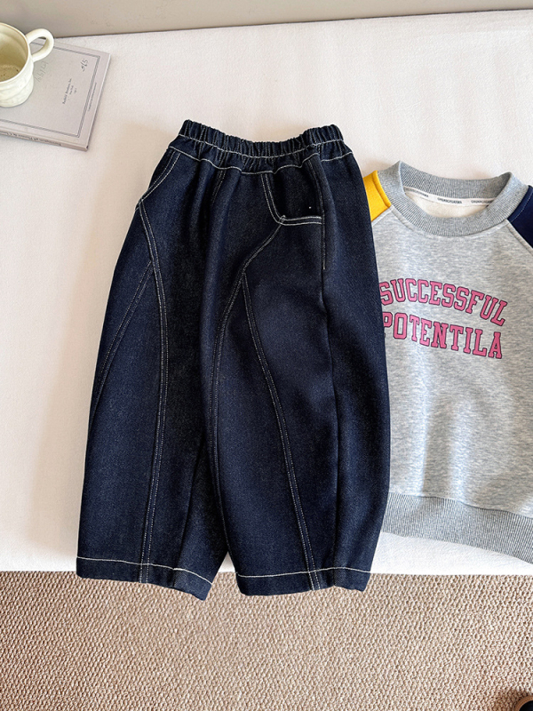 Jeans unisex pentru copii (Iarna 2025; 72% bumbac/26% poliester/2% elastan; țesătură tratată moale; talie medie cu bandă elastică)