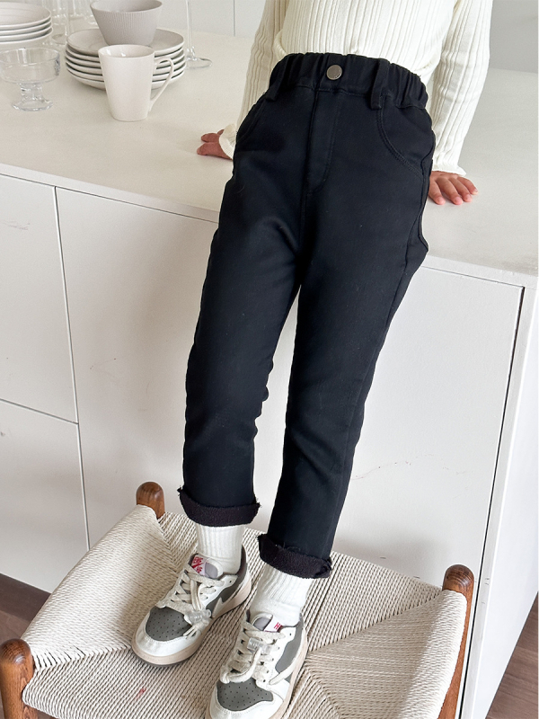 Dječje unisex hlače u korejskom stilu, uski kroj, s unutarnjim flisom, srednji pojas, debeo twill bambus-stretch materijal s baršunastom podstavom; sastav: 79% viskoza, 17% brokat pamuk, 4% spandeks