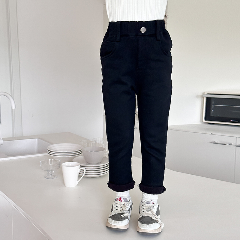 Dječje unisex hlače u korejskom stilu, uski kroj, s unutarnjim flisom, srednji pojas, debeo twill bambus-stretch materijal s baršunastom podstavom; sastav: 79% viskoza, 17% brokat pamuk, 4% spandeks