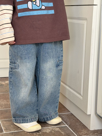 Gyerekeknek készült farmer munkanadrág, kényelmes laza stílus, 85% pamut, középső derekú szabás, széles szárú fazon, 3–8 éveseknek