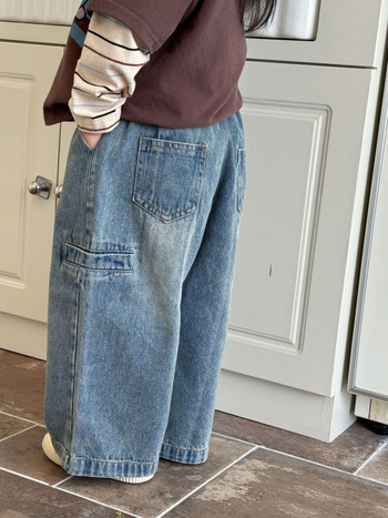 Gyerekeknek készült farmer munkanadrág, kényelmes laza stílus, 85% pamut, középső derekú szabás, széles szárú fazon, 3–8 éveseknek