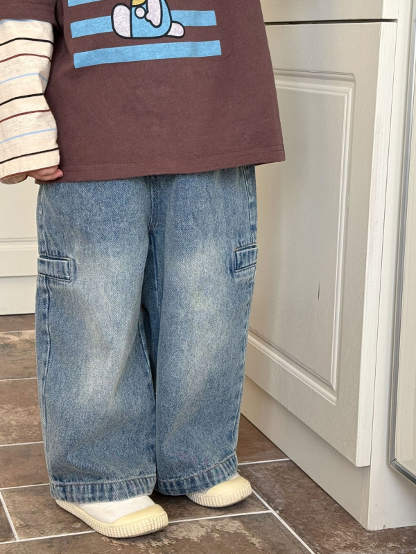 Gyerekeknek készült farmer munkanadrág, kényelmes laza stílus, 85% pamut, középső derekú szabás, széles szárú fazon, 3–8 éveseknek