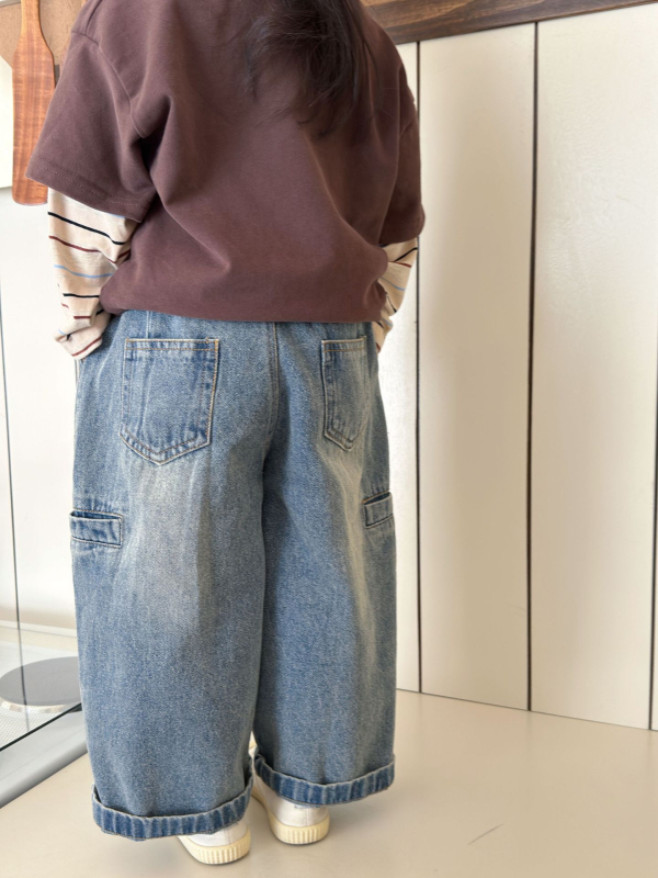 Gyerekeknek készült farmer munkanadrág, kényelmes laza stílus, 85% pamut, középső derekú szabás, széles szárú fazon, 3–8 éveseknek