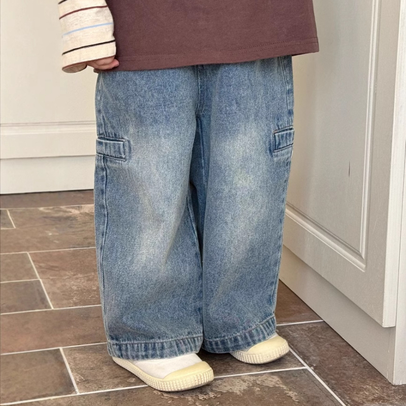 Gyerekeknek készült farmer munkanadrág, kényelmes laza stílus, 85% pamut, középső derekú szabás, széles szárú fazon, 3–8 éveseknek