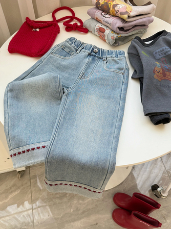 Meitenēm domāti džinsi ar flīsa apdari - ziemas siltums, brīvs taisns piegriezums, 60% kokvilna, vidukļa vidējā augstuma josta ar elastīgu jostu, 3–8 gadi