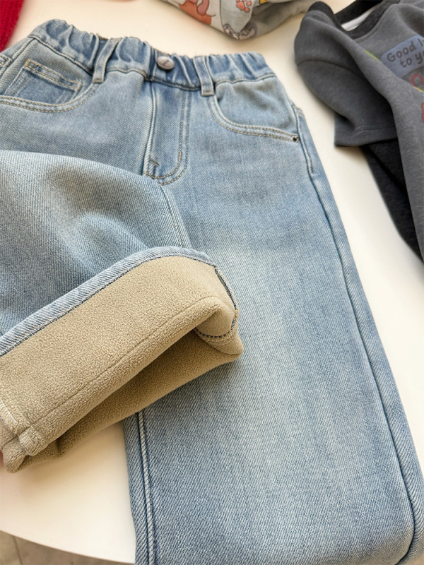 Meitenēm domāti džinsi ar flīsa apdari - ziemas siltums, brīvs taisns piegriezums, 60% kokvilna, vidukļa vidējā augstuma josta ar elastīgu jostu, 3–8 gadi