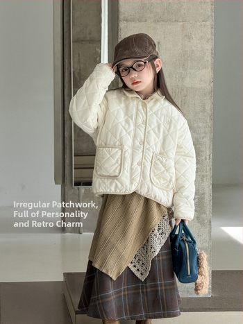 Vaikų netaisyklingo langelių sijonas iš švelnaus poliesterio audinio (69,8% poliesteris), 3–8 metų amžiui (100–140 cm), 2025 m. ruduo