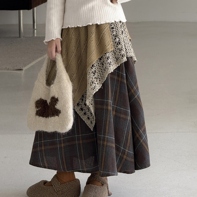 Vaikų netaisyklingo langelių sijonas iš švelnaus poliesterio audinio (69,8% poliesteris), 3–8 metų amžiui (100–140 cm), 2025 m. ruduo