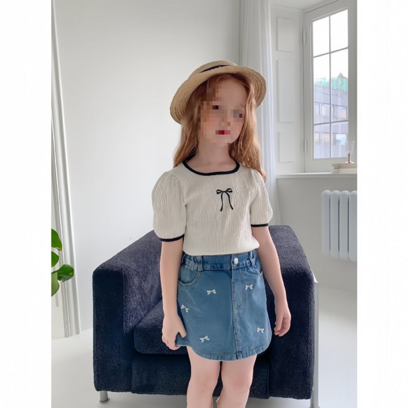 Mergaitėms skirta princesės stiliaus siuvinėta kaspinas, išplautas džinsinis sijonas su A linija ir klostėmis, medvilnės pamušalas, minkštas apdirbimas audiniui, vasara