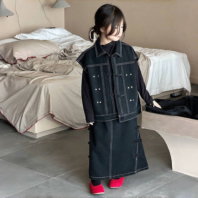 Mergaitėms skirtas naujojo kinų stiliaus džinsinis sijonas, ilga A linija (Medžiaga: medvilnė; Stilius: džinsinis; Siluetas: A linija; Amžiaus grupė: 3–8 metai)