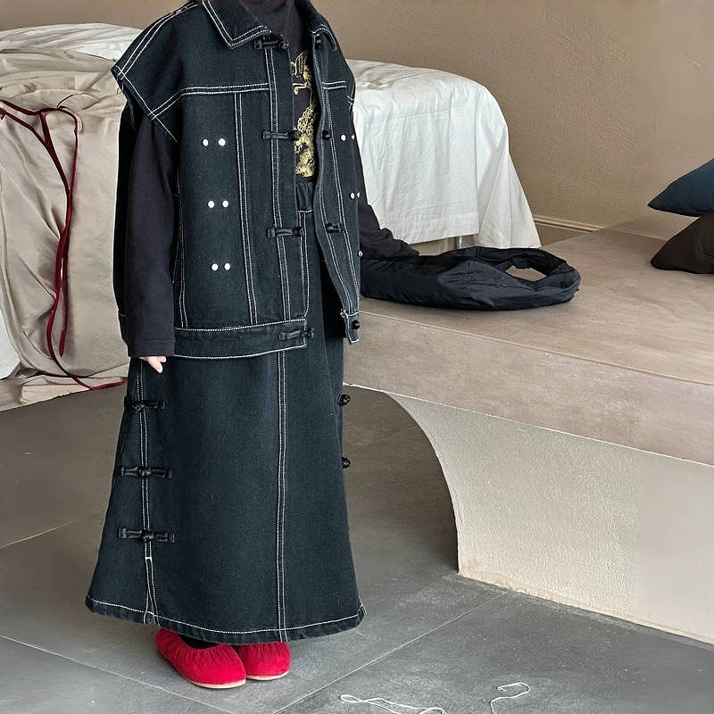 Mergaitėms skirtas naujojo kinų stiliaus džinsinis sijonas, ilga A linija (Medžiaga: medvilnė; Stilius: džinsinis; Siluetas: A linija; Amžiaus grupė: 3–8 metai)